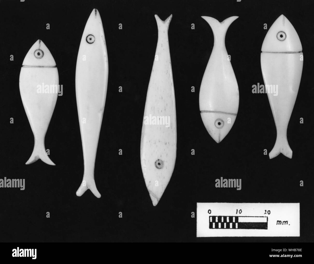 Modelos de pescado va a garantizar una buena captura y la enfermedad será curada por medio de ofrendas votivas representando la parte afectada del cuerpo en un estado saludable . Fisherman's modelos de hueso de pescado del siglo XIX de Great Yarmouth Inglaterra Foto de stock