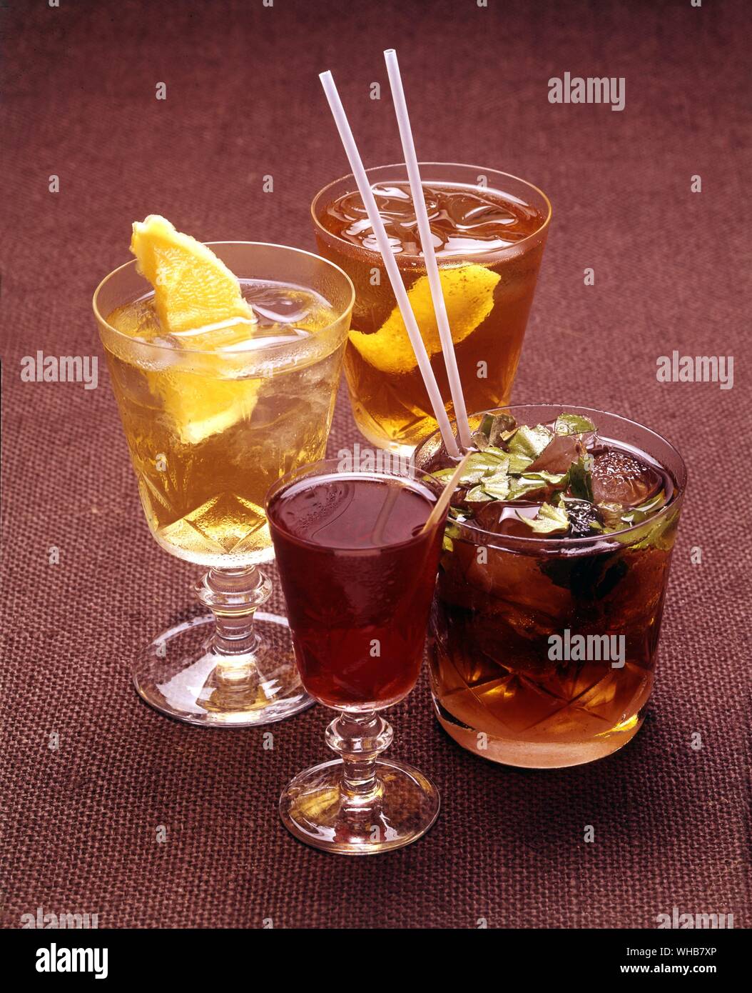 Bebidas en copas. Foto de stock