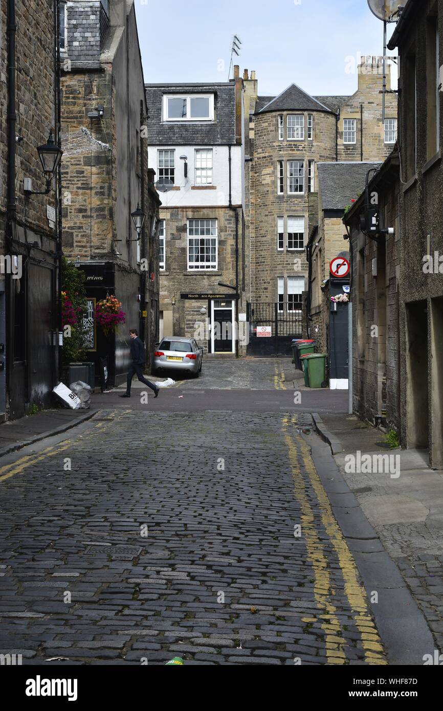 La ciudad de Edimburgo es la capital de Escocia, una gran cantidad de turistas visitan la ciudad Foto de stock