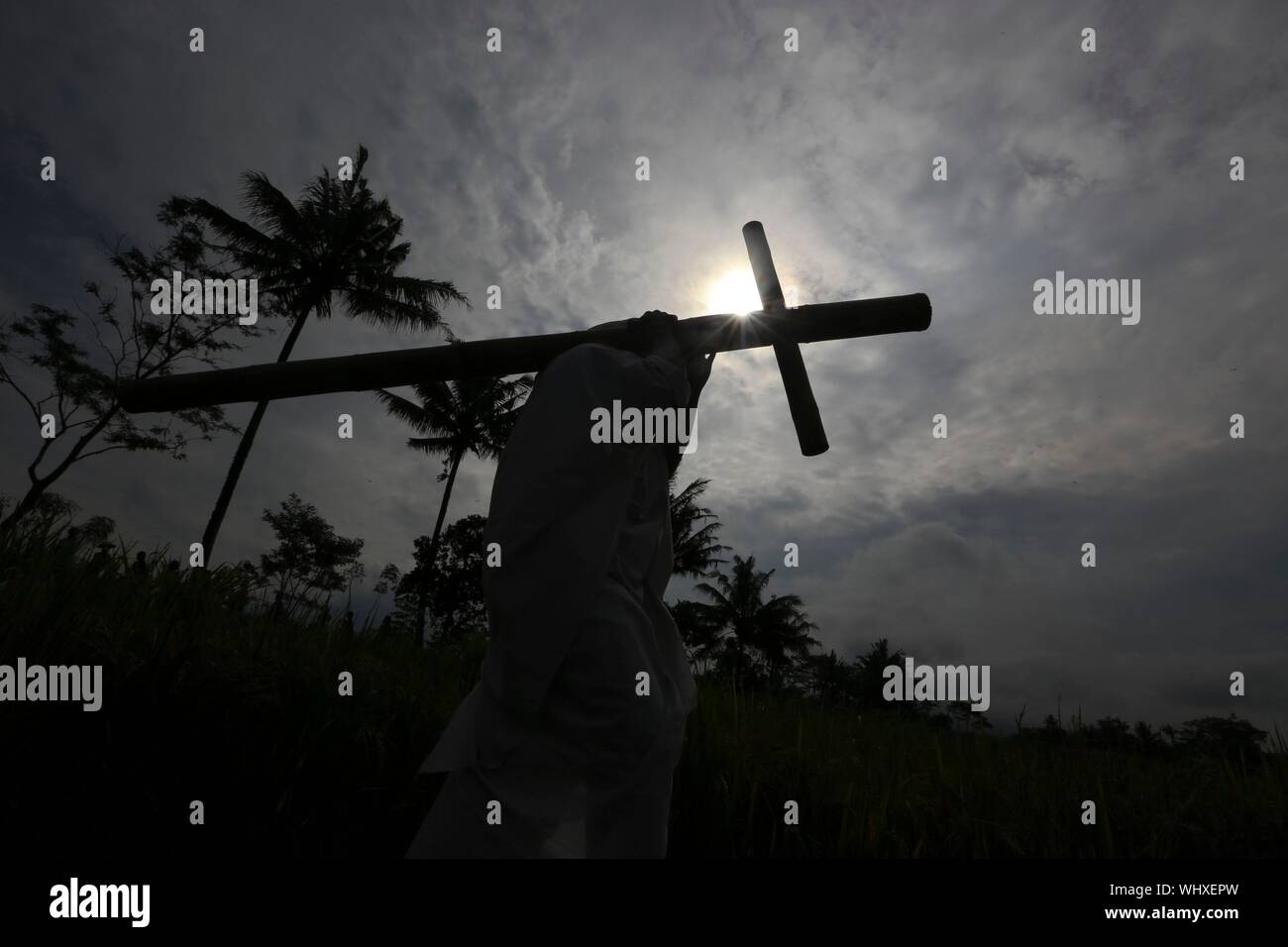Cristo vestido fotografías e imágenes de alta resolución - Alamy Cristo vestido fotografías e imágenes de alta resolución - Alamy