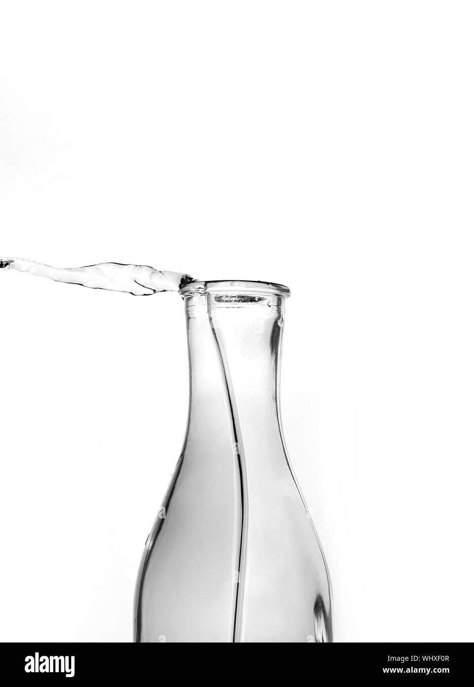 Florero con agua Imágenes de stock en blanco y negro - Alamy