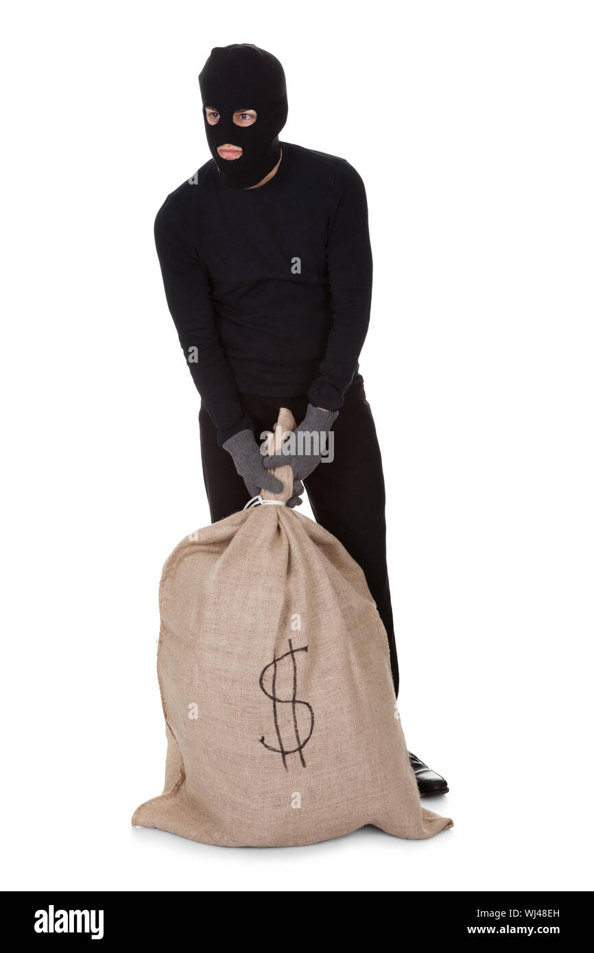 Ladrón en ropa negra vistiendo un pasamontañas que llevaba una gran bolsa  de dinero con un signo de dólar aislado en blanco Fotografía de stock -  Alamy