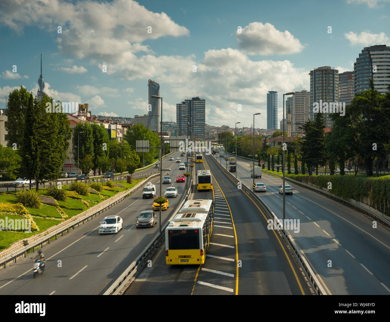 Metrobus ruta en el distrito de Kadikoy Istanbul City Foto de stock