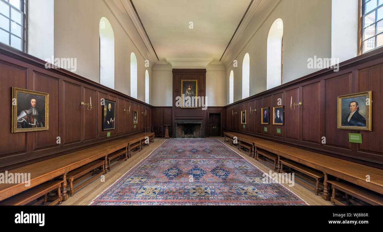 Gran salón dentro del histórico edificio Wren en el campus de la Universidad de William and Mary en Williamsburg, Virginia Foto de stock