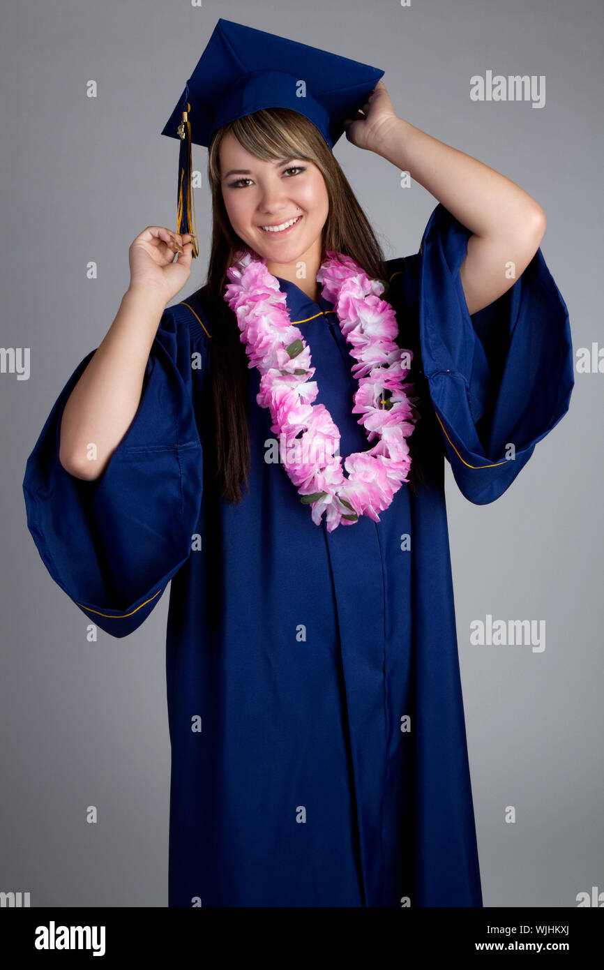 Hermosa chica de graduación de la escuela secundaria Fotografía de stock -  Alamy