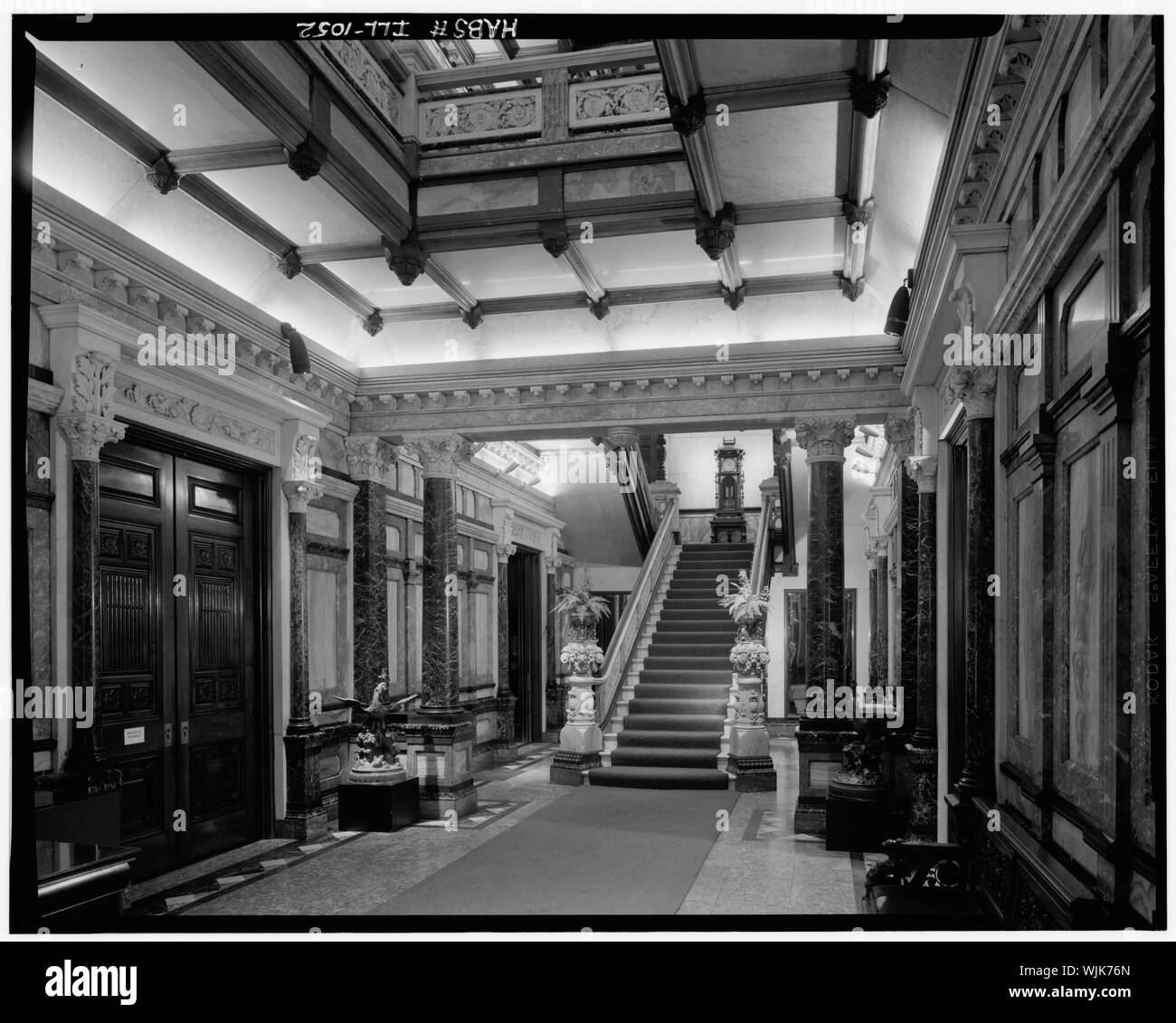 Histórico edificios americano Richard Níquel, fotógrafo de la encuesta de  julio de 1967 Hall de la escalera, en el primer piso, mirando al norte -  Samuel M. Nickerson House, 40 East Erie