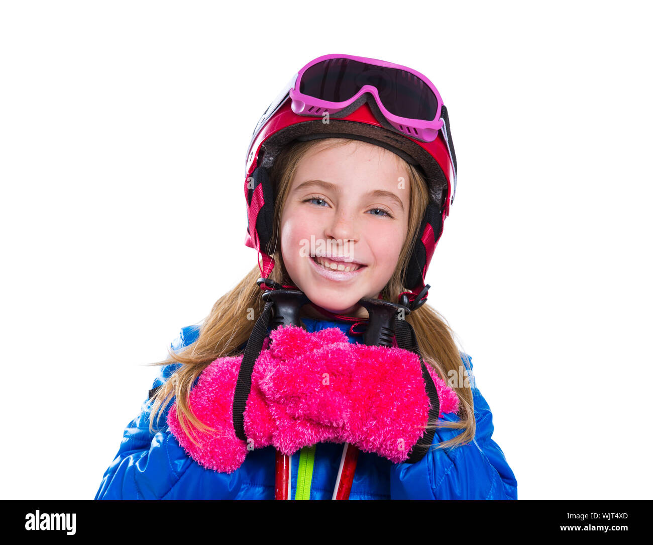 Niña niño con bastones de esquí casco y gafas sonriendo en blanco