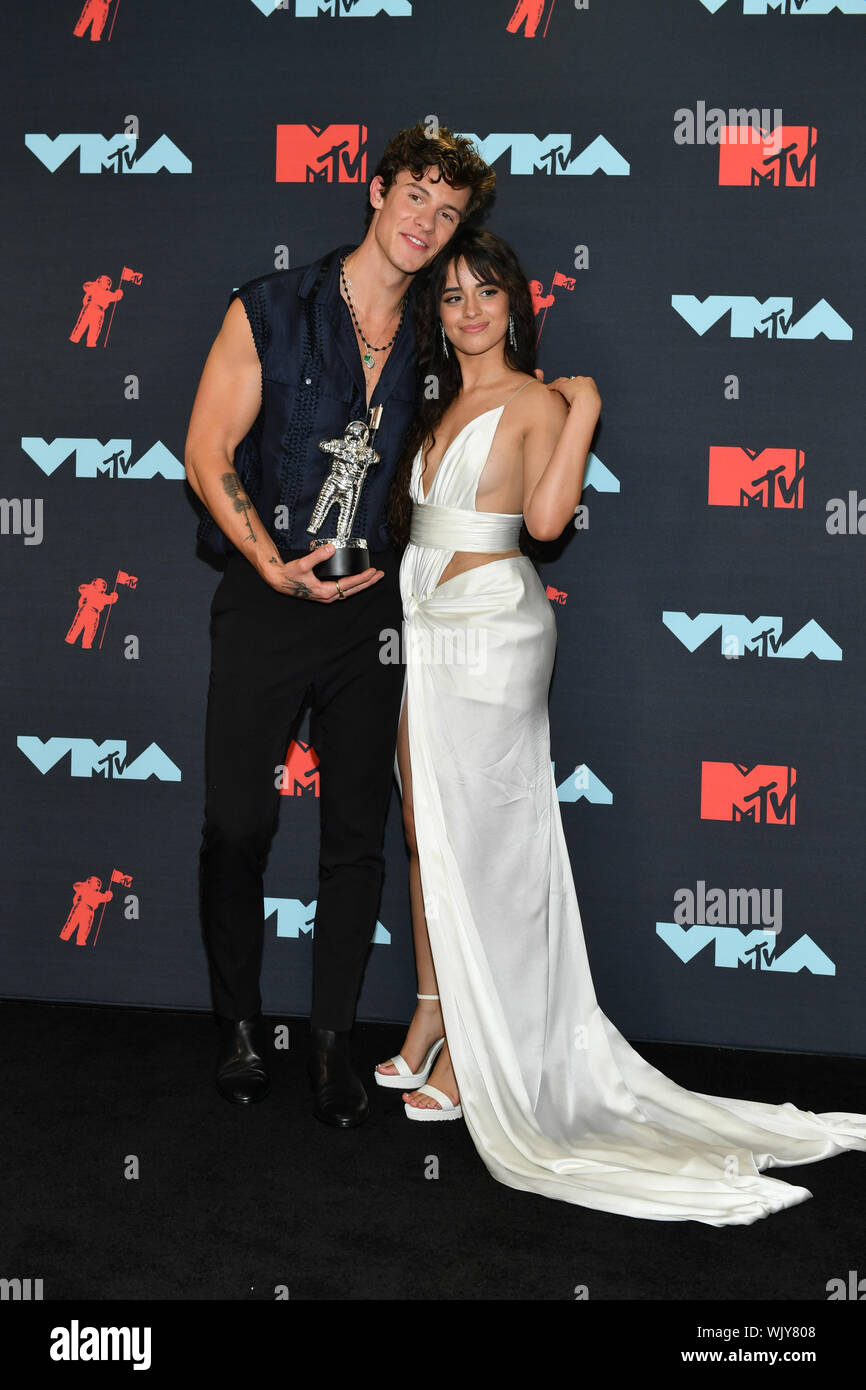 Inspiración Condensar Rebotar Shawn Mendes y Camila Cabello asistir el 2019 MTV Video Music Awards en el  centro Prudential el 26 de agosto de 2019 en Newark, Nueva Jersey  Fotografía de stock - Alamy