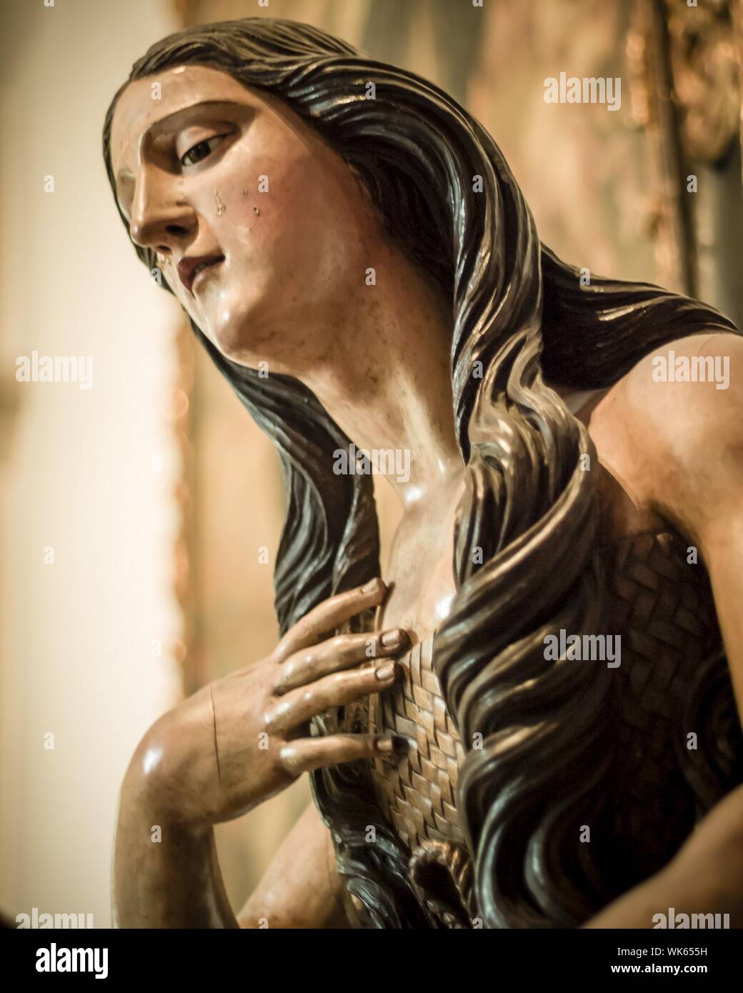 La estatua de la Virgen María