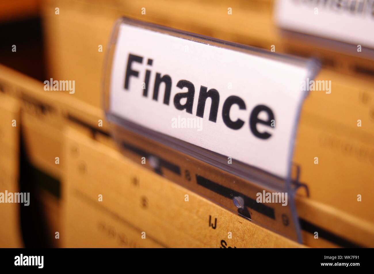 Finanzas sobre business office carpeta mostrando el éxito financiero concepto Foto de stock
