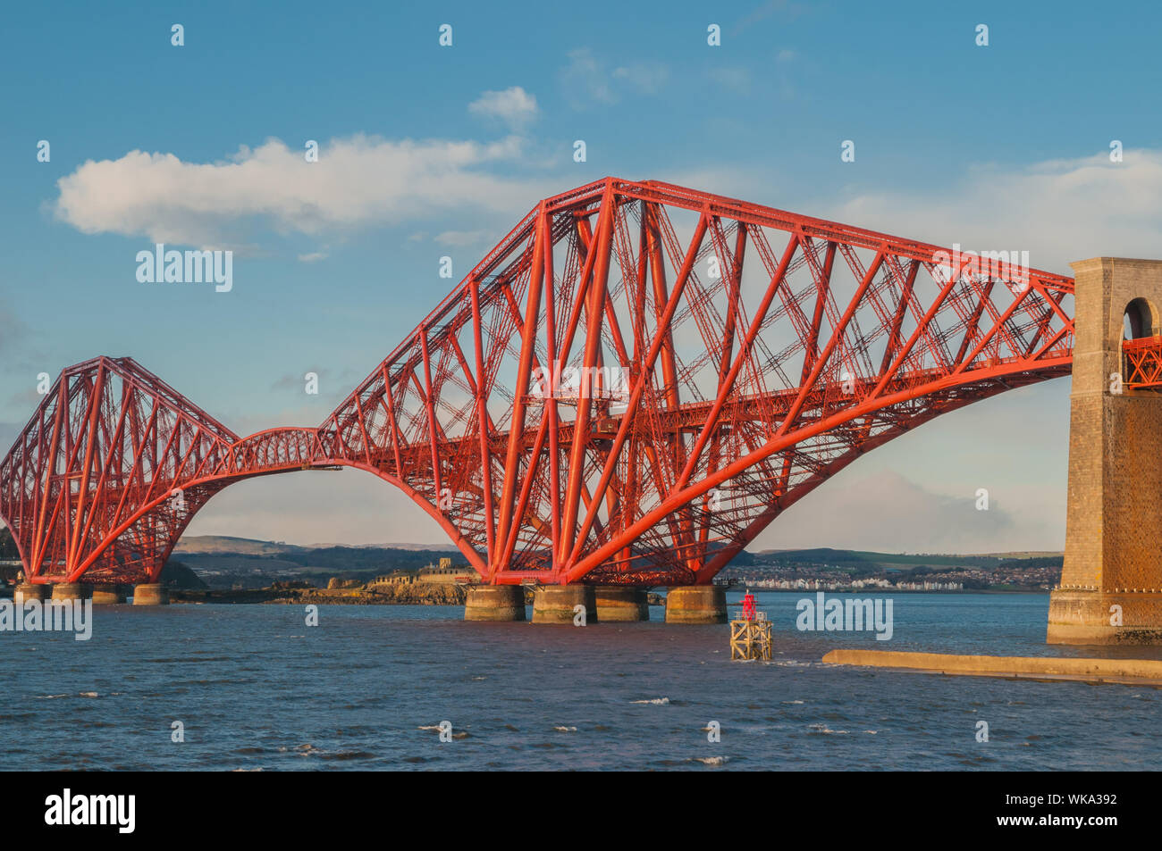 Puente ferroviario de Forth sobre el Firth of Forth en South Queensferry Edimburgo Escocia Foto de stock