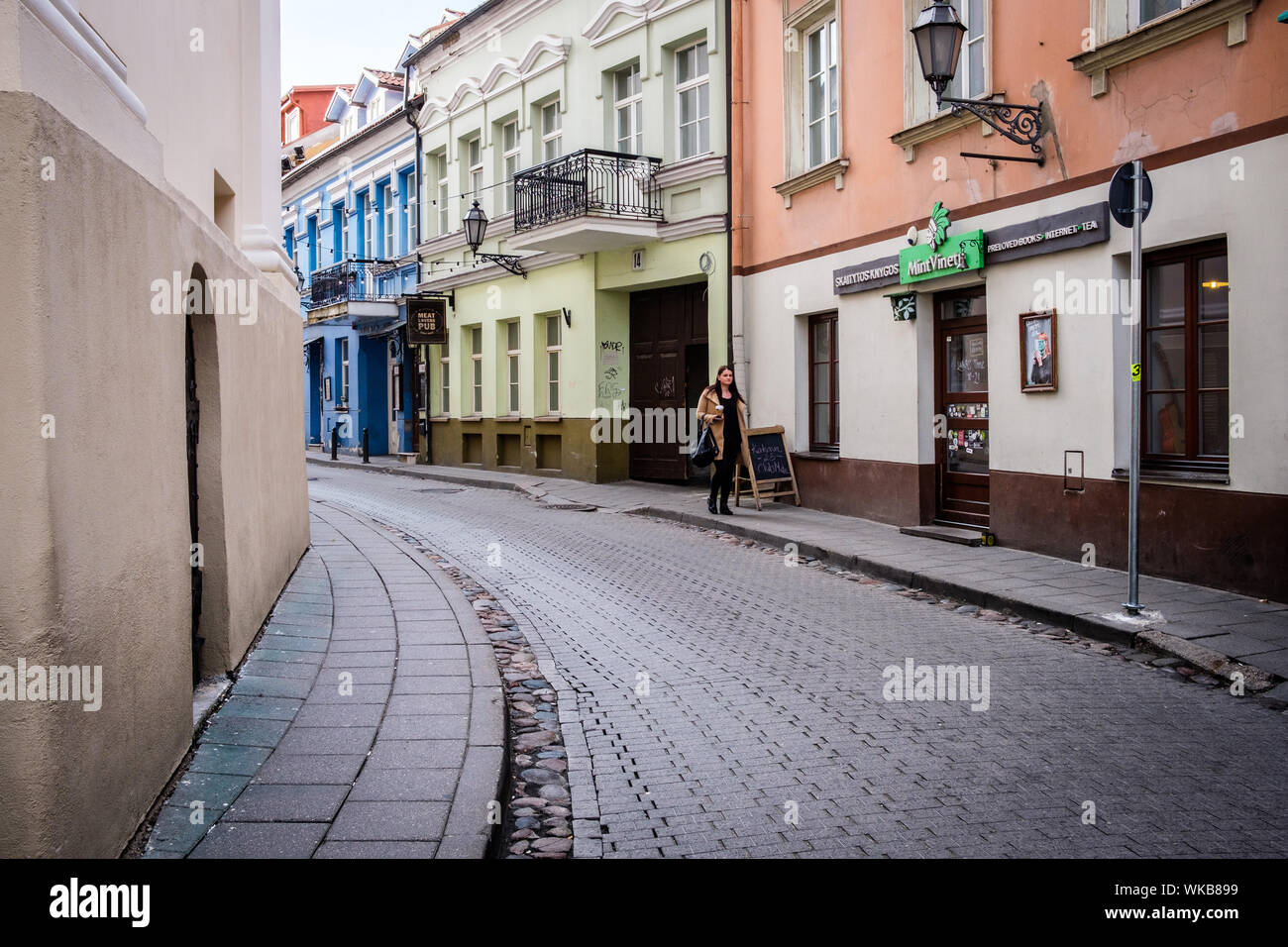 Lituania, Vilna. San Ignacio Street (áv Ignoto g) en el centro histórico Foto de stock