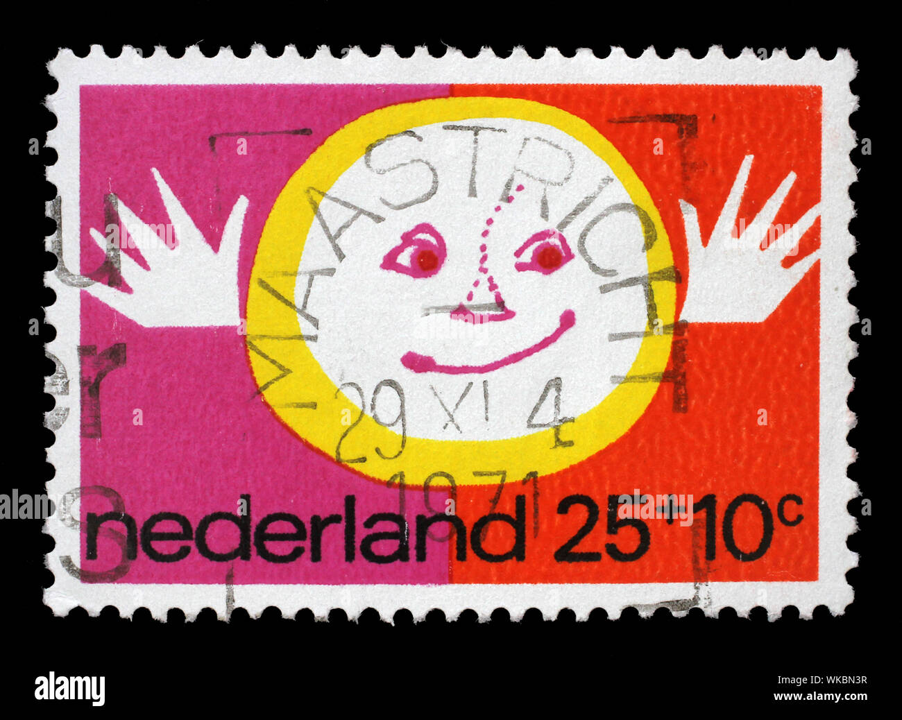 Sello emitido en Islandia muestra el cuidado infantil, circa 1971. Foto de stock