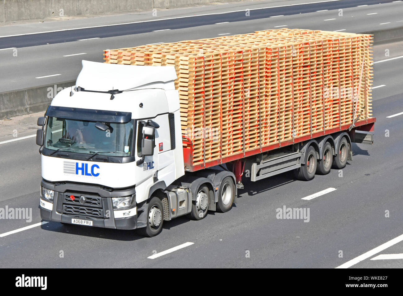 Vista frontal y lateral de un negocio de fabricación de palets HLC