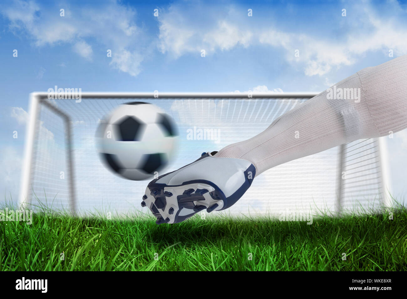 Imagen compuesta de cerca de jugador de fútbol chutar un balón contra el  palo sobre la hierba bajo un cielo azul Fotografía de stock - Alamy