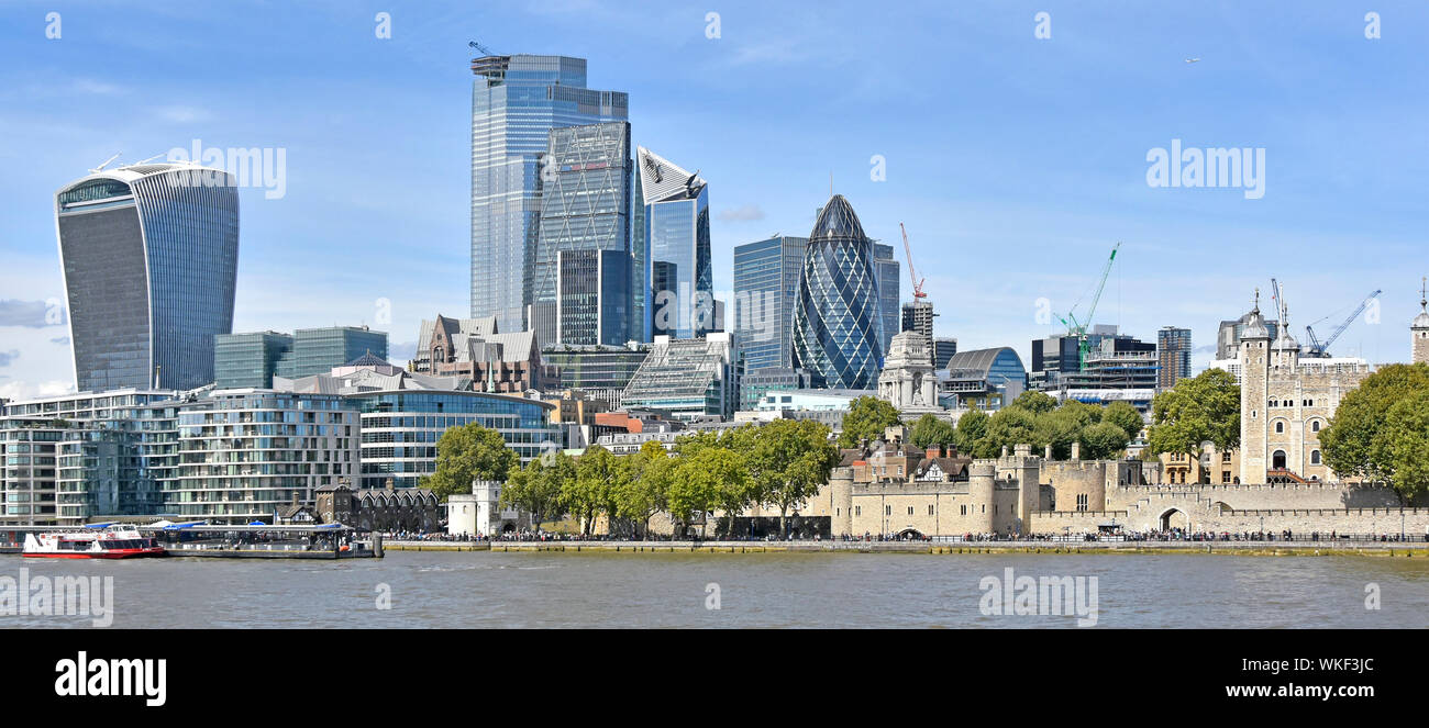 Vistas panorámicas del horizonte de la ciudad de Londres de 2019 paisaje urbano de rascacielos modernos edificios histórico en la ciudad de milla cuadrada del distrito financiero y comercial de Inglaterra UK Foto de stock