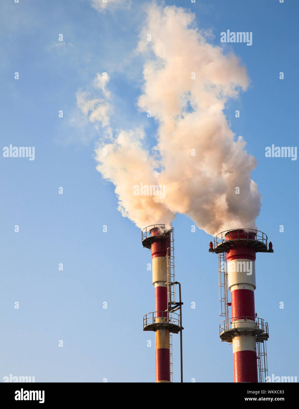 La Contaminacion Del Aire Humo De Fabricas De Productos Quimicos Que Contaminan El Aire Fotografia De Stock Alamy