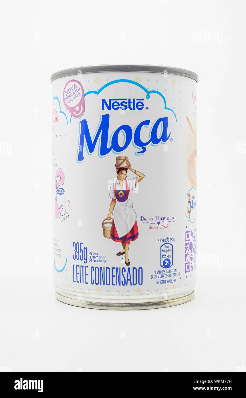 Brasil - Agosto 23, 2019: La leche condensada. Embalaje brasileño de Moca  por Nestlé. Leite Moça. Editorial ilustrativos Fotografía de stock - Alamy