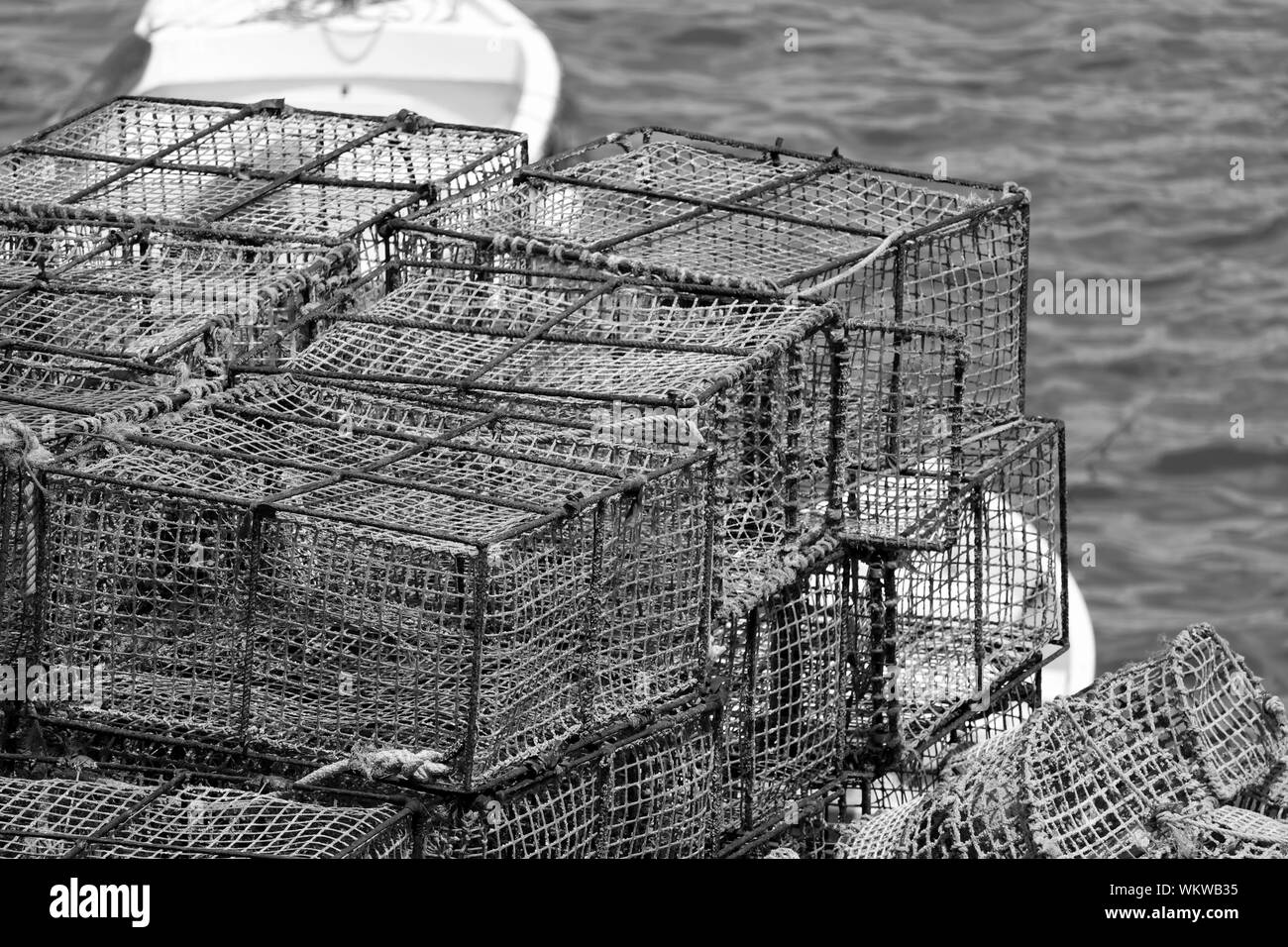 Un alto ángulo de vista de potes de cangrejo en la industria pesquera Foto de stock