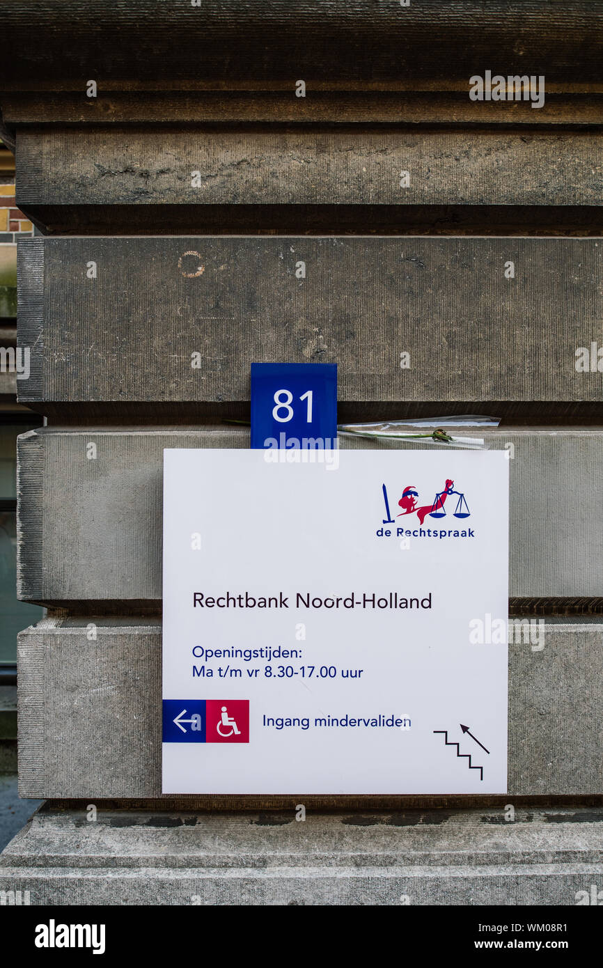 De Haarlem, Holanda - 26 Aug, 2019: vista frontal de la señal de entrada al Tribunal de Nord-Holland Rechtbank Noord-Holland, en la ciudad de Haarlem. Foto de stock