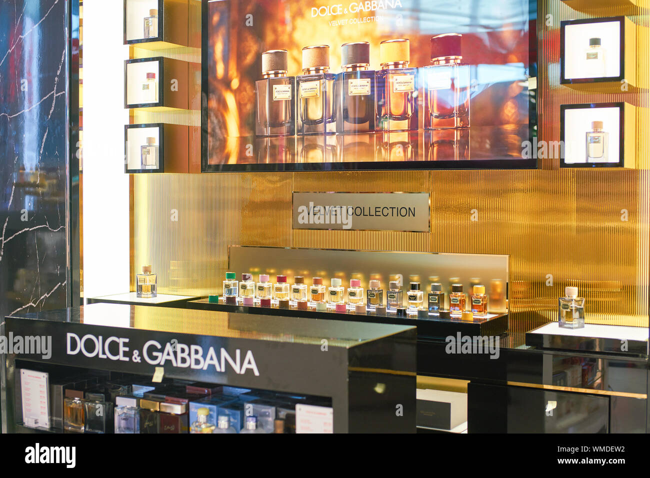 Dolce Gabbana Perfume Fotos e Imágenes de stock Alamy Dolce Gabbana Perfume Fotos e Imágenes de stock Alamy