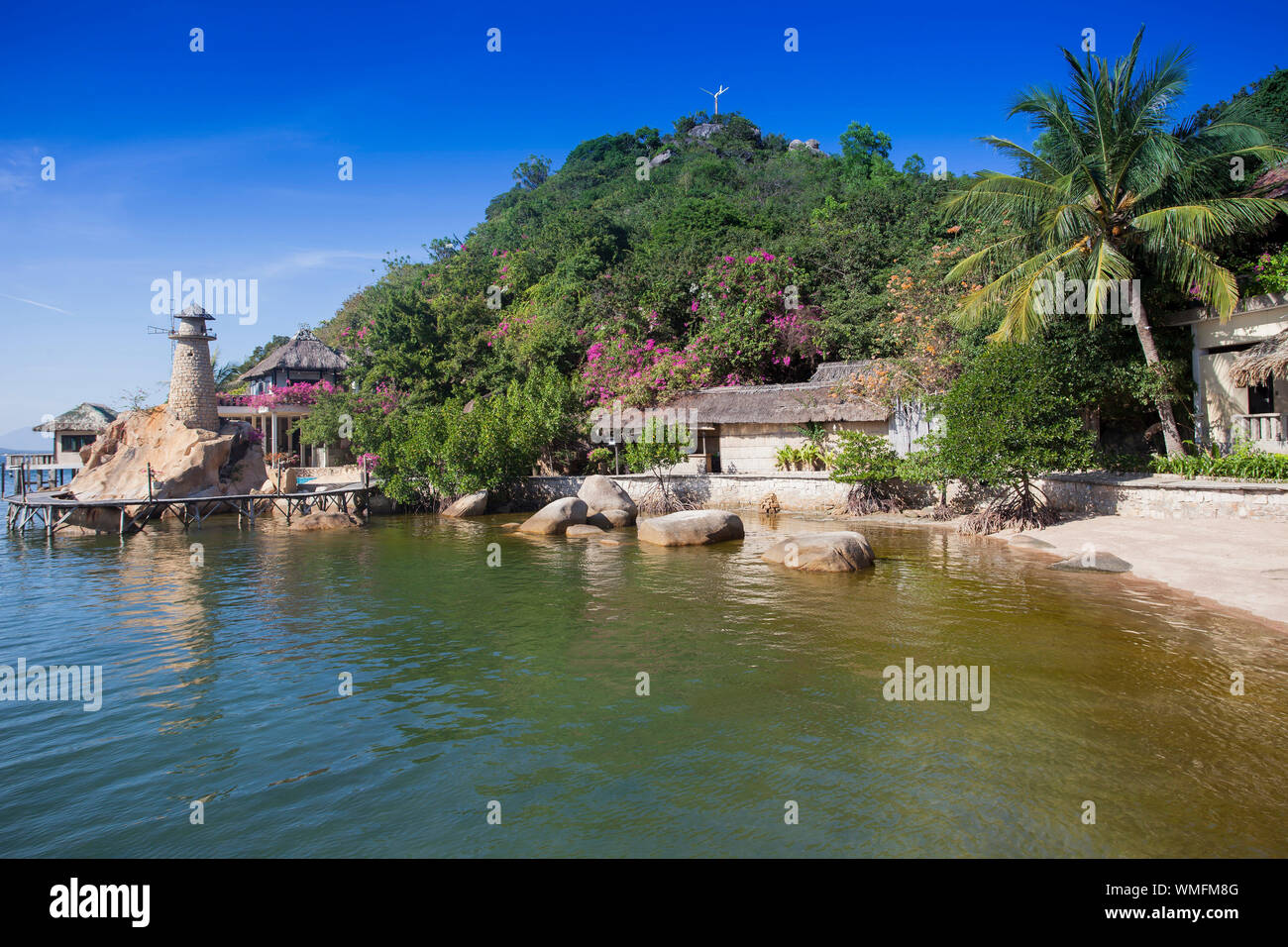 Pequeño bungalow resort Ngoc Suong, Cam Ranh Bay, el mar de China meridional, Nha Trang, Vietnam, Asia Foto de stock