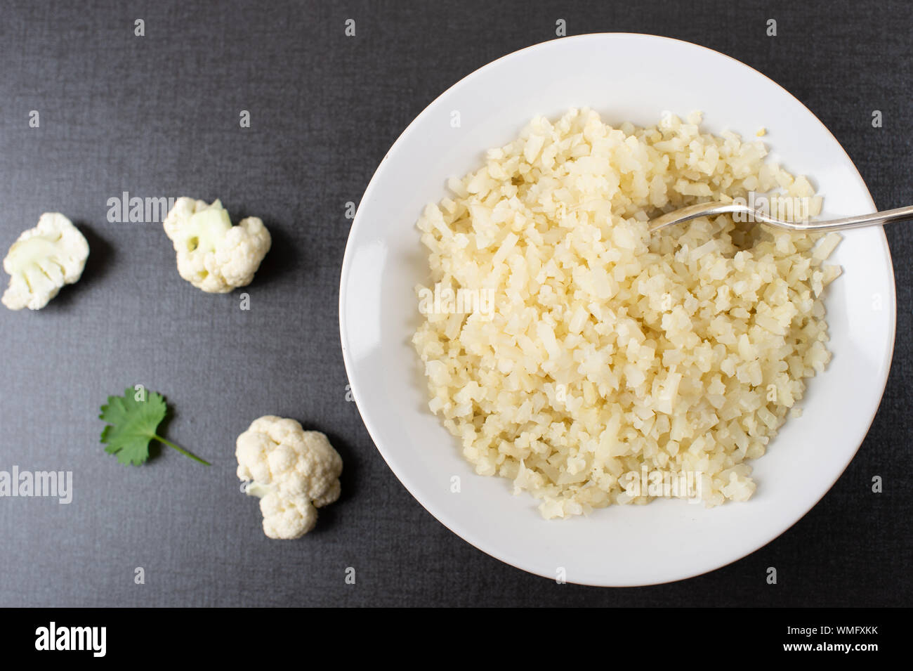 La coliflor cocida en un tazón de arroz Foto de stock