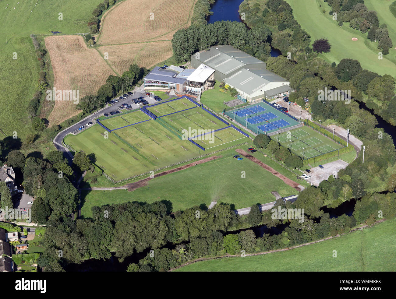 Vista aérea de Ilkley Lawn Tennis & Squash Club, Yorkshire, Reino Unido Foto de stock