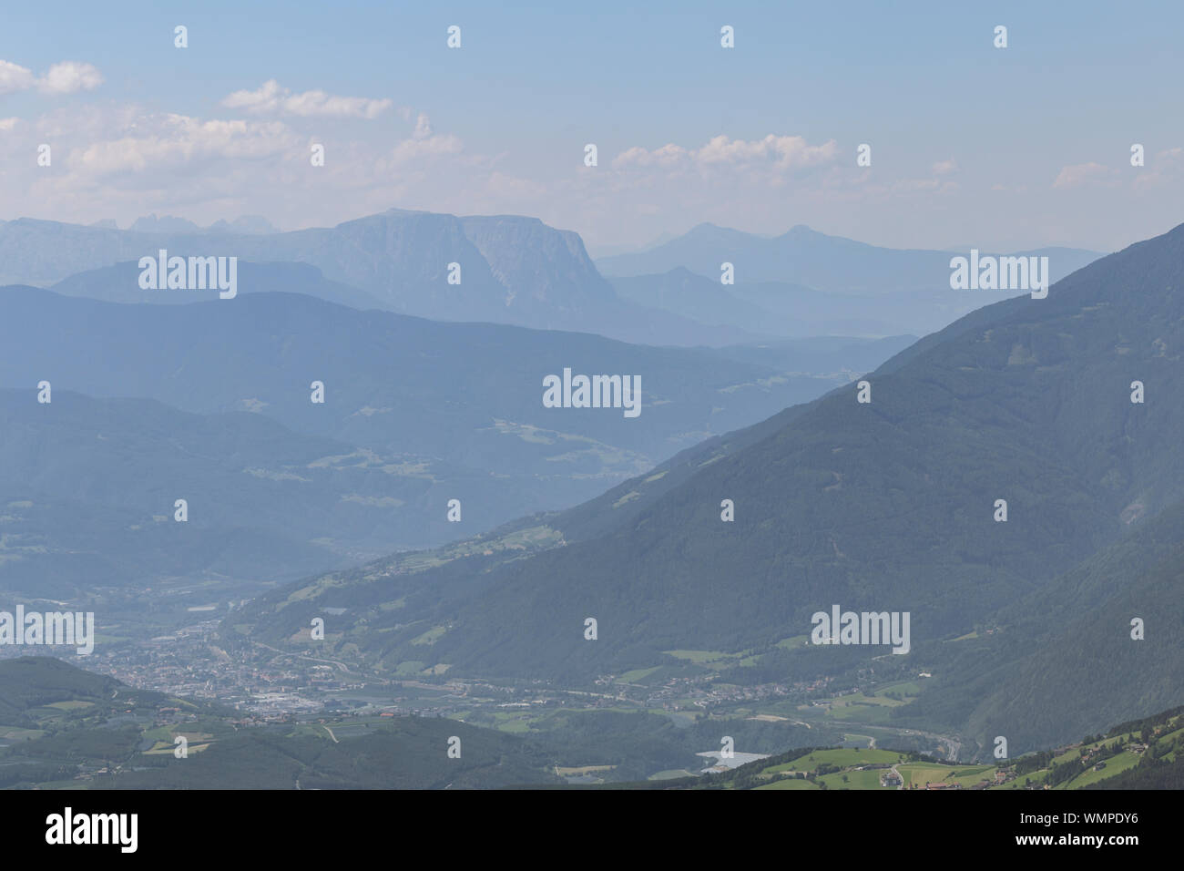 Las altas montañas de los Dolomitas en Tirol del Sur, Italia. Foto de stock