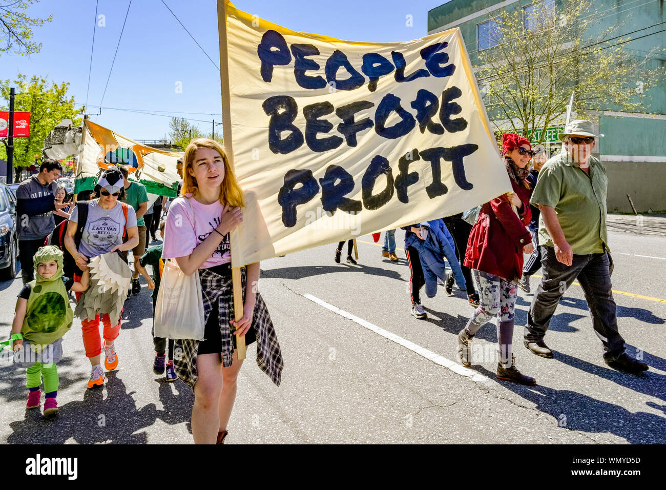 2019 Earth Day Parade y el Festival, organizado por los jóvenes por la Justicia Climática Ahora, Vancouver, British Columbia, Canadá Foto de stock