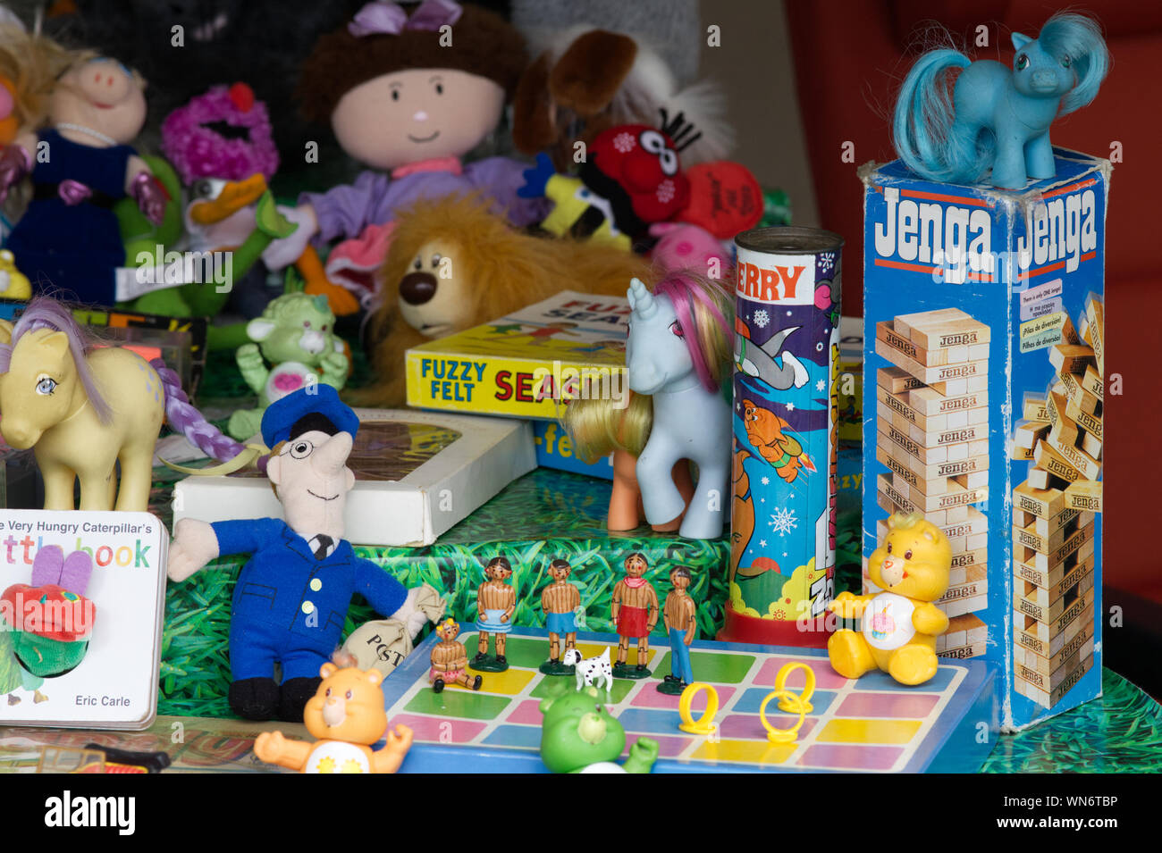 Jenga, Magic Roundabout, postman pat, y Fuzzy sentía vintage toys
