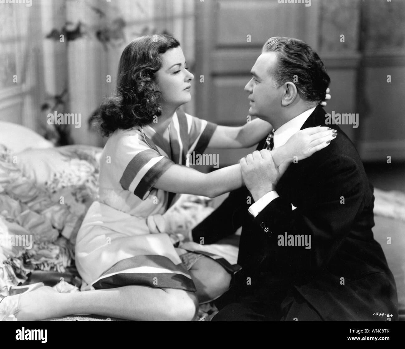 JOAN Bennett y Edward G. Robinson en SCARLET STREET 1945 director FRITZ LANG Fritz Lang film noir Producciones / Diana Productora / Universal Pictures Foto de stock