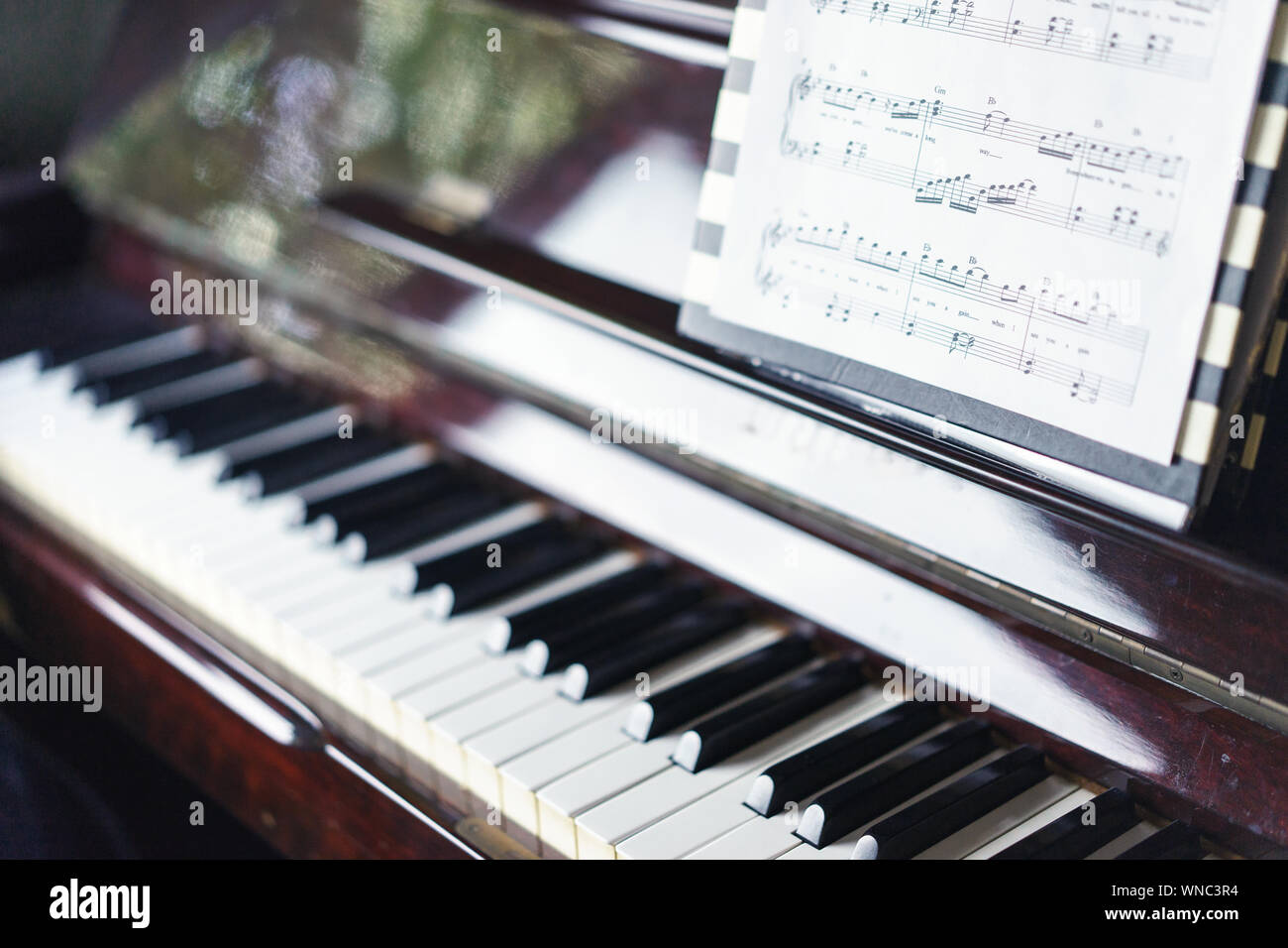 Piano sheet music fotografías e imágenes de alta resolución - Alamy