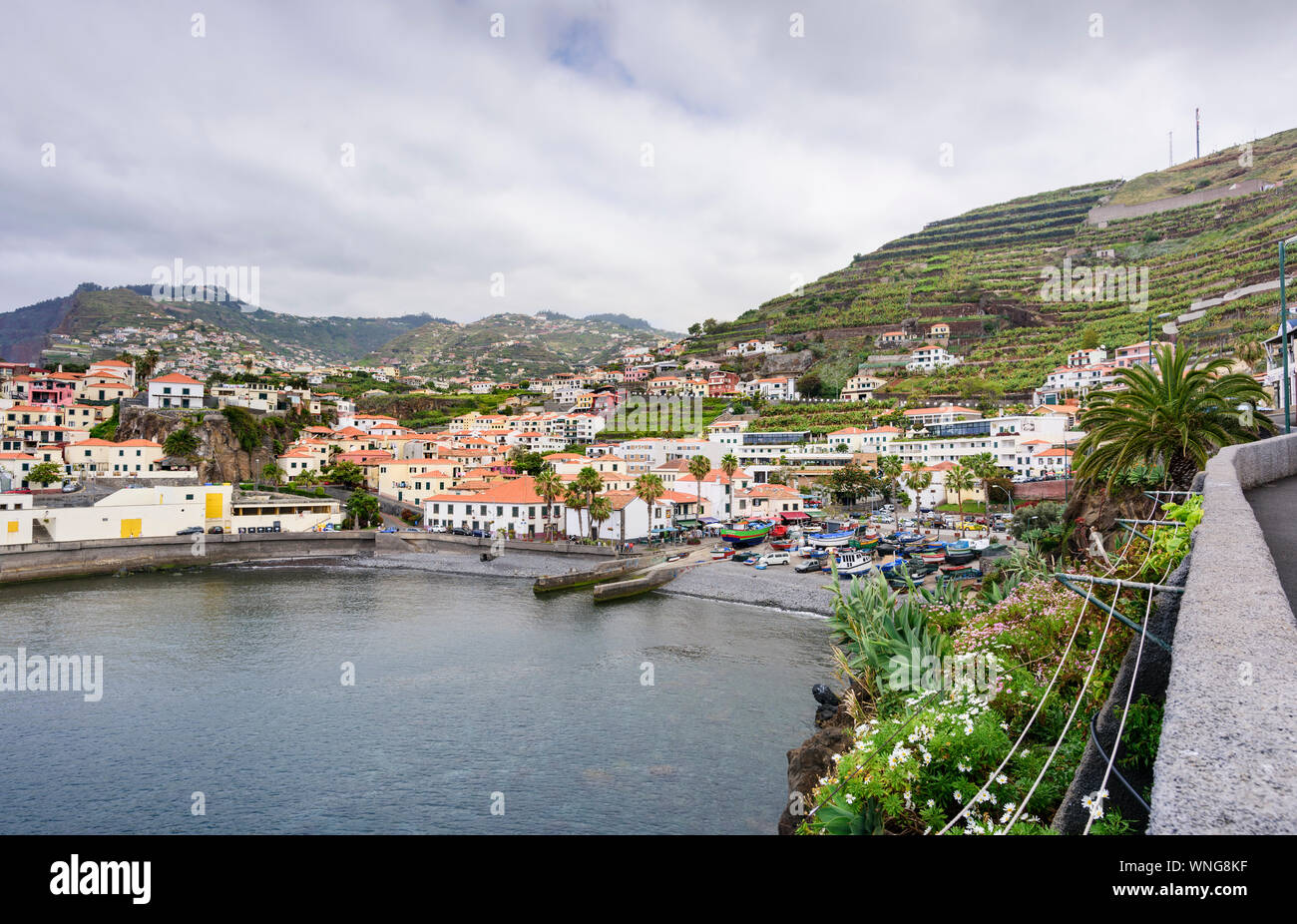 Parte de la caminata por el paseo marítimo del Lido de Funchal a Camara de Lobos, Madeira Bay Foto de stock