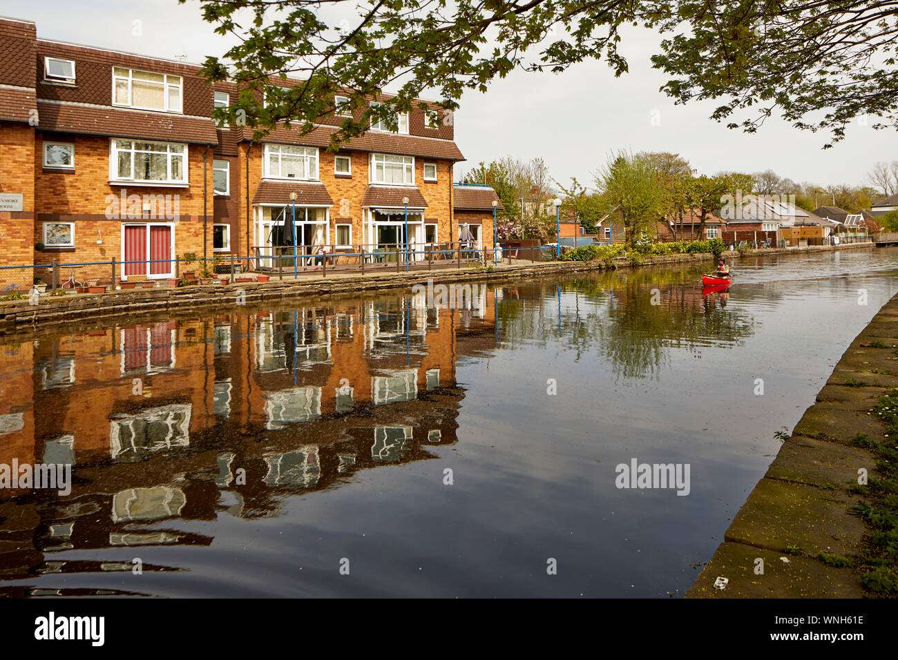 Tameside hitos, Ashton Canal en Stanmore Audenshawe Casa por Johnnie Johnson Housing Trust Ltd Foto de stock