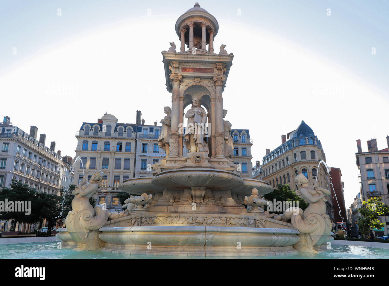 LYON, FRANCIA, 6 de septiembre de 2019 : Trevi en la Place des Jacobins. La plaza pertenece al Patrimonio de la humanidad y es uno de los más famosos en Lyon. Foto de stock