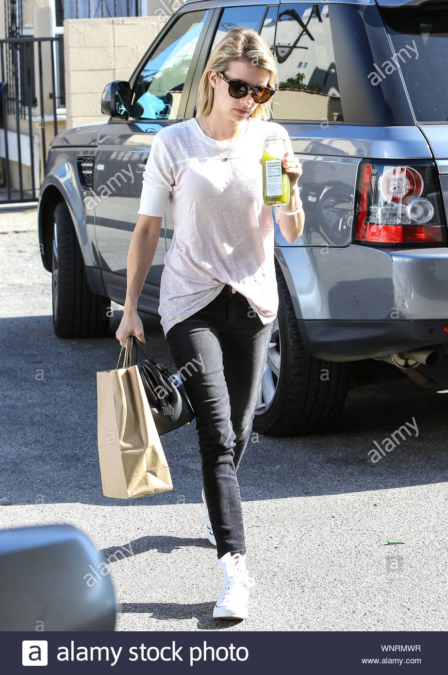 Beverly Hills, CA - actriz, Emma Roberts, mantiene su físico envidiable por  beber ultra saludable bebida: jugo