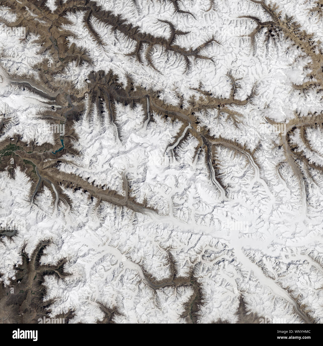 Varios glaciares que desembocan en el río Shimshal, en el norte de Pakistán, por la NASA/Jesse Allen/DPA Foto de stock