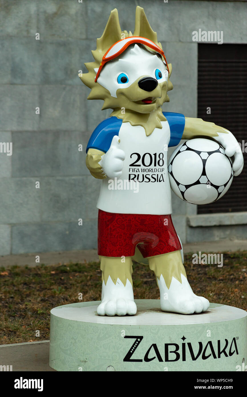 Moscú, Rusia - Septiembre 06, 2019: la mascota oficial de la Copa Mundial  de la FIFA 2018 en Rusia, el lobo mascota Zabivaka. El complejo deportivo  Luzhniki Fotografía de stock - Alamy