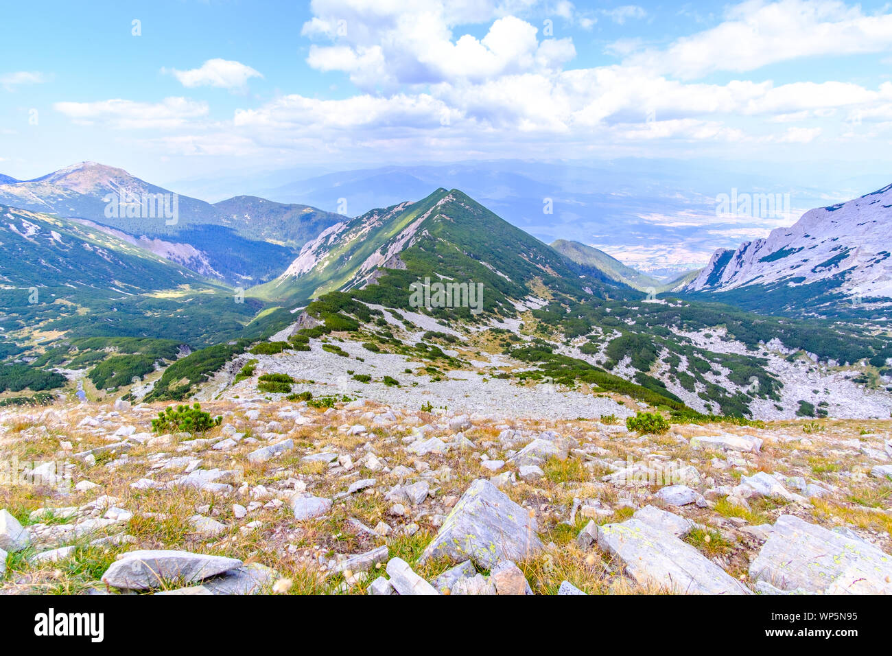 Vistas de algunas de las cumbres más altas de la montaña de Pirin, Bulgaria Foto de stock