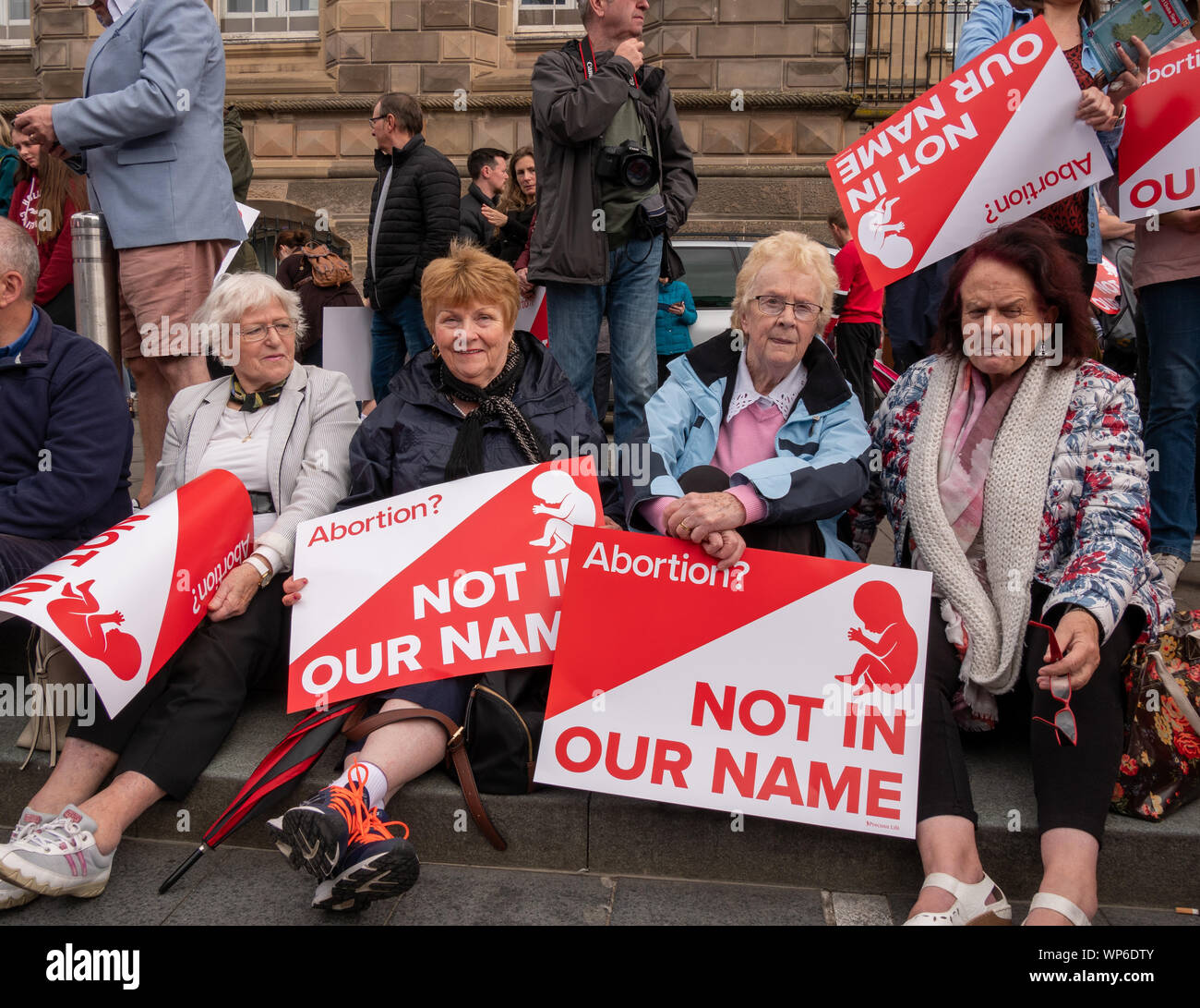 Belfast, Irlanda del Norte, Reino Unido - 7 de septiembre de 2019: Marcha para sus vidas anti aborto Rally, Custom House Square, Belfast Foto de stock