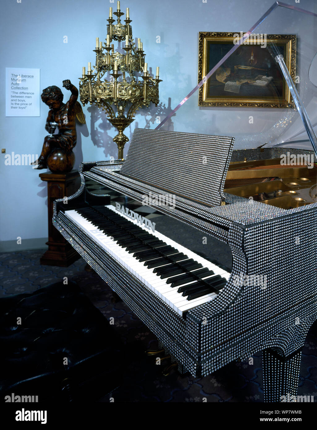 Piano de Liberace y candelabros en el Museo Liberace, Las Vegas, Nevada  Fotografía de stock - Alamy