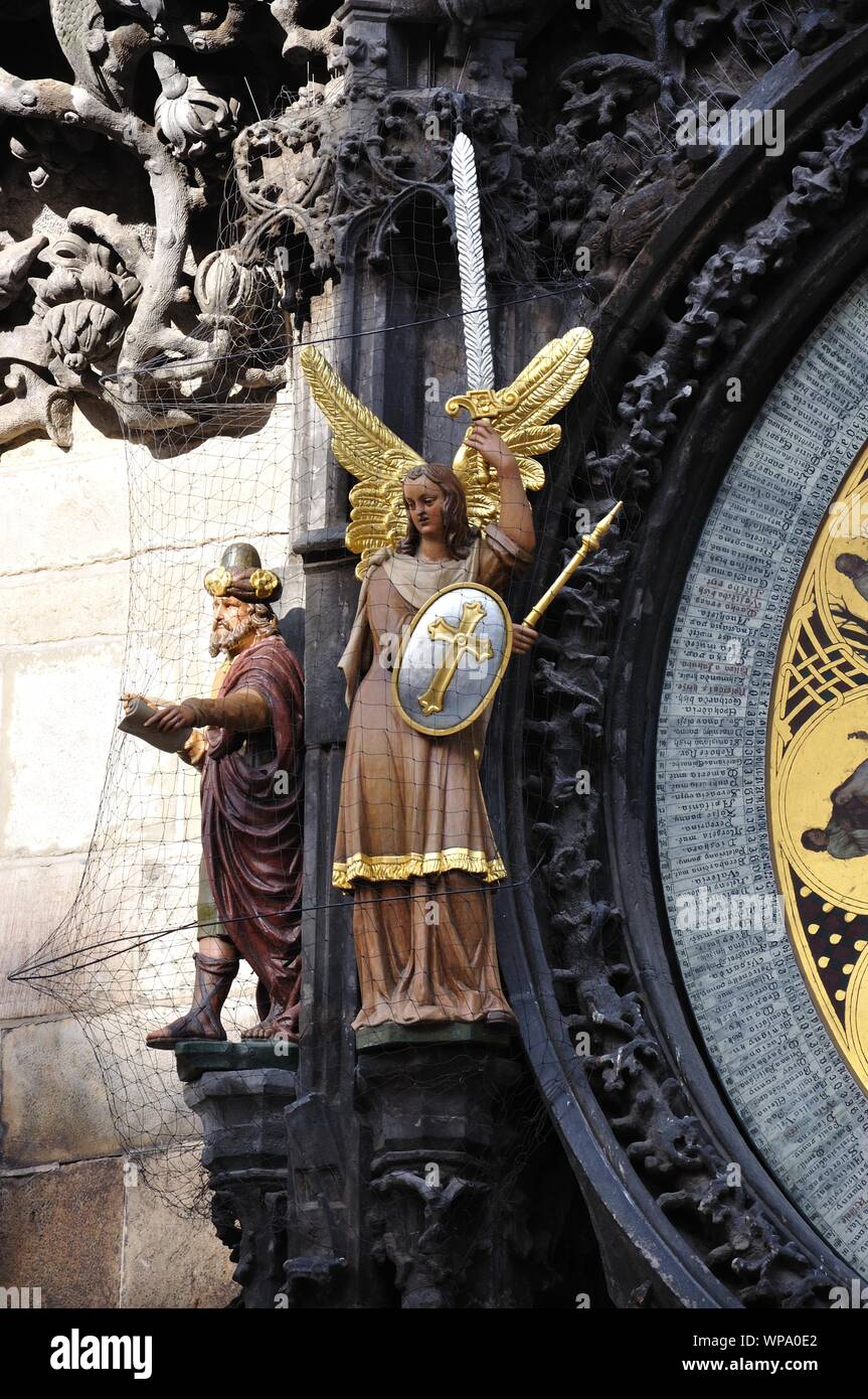 Die berühmte astronomische Uhr en Prag Foto de stock