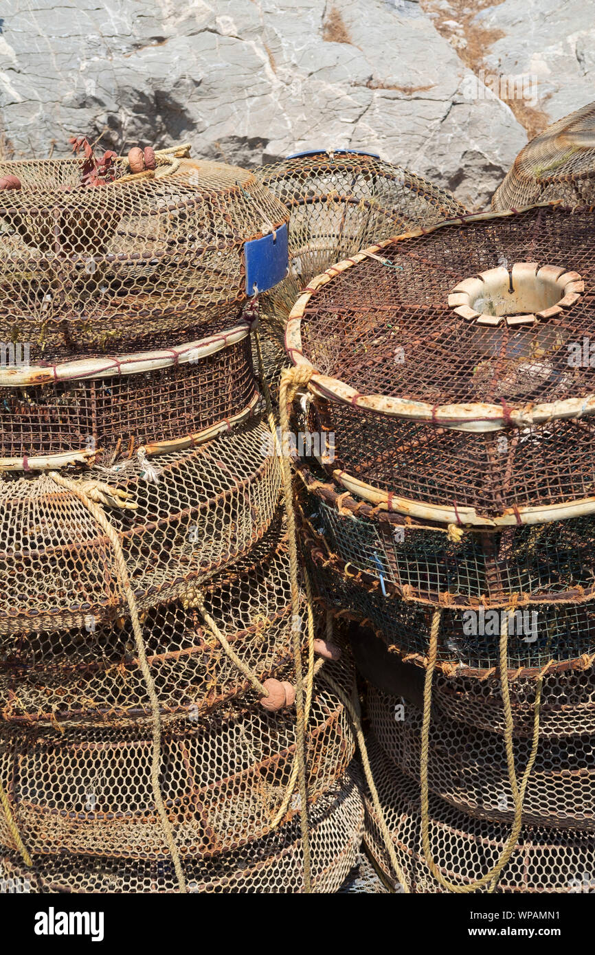 Trampas de pescado para camarones y cangrejos en el isla Symi Grecia, Europa Fotografía de stock - Alamy