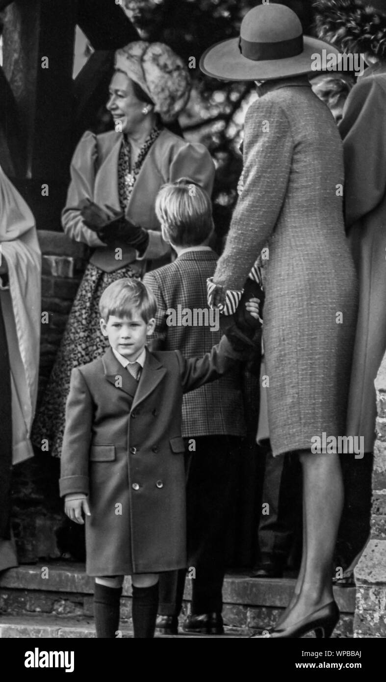 La princesa Diana, el príncipe Harry, el príncipe Guillermo y la Princesa Margarita en Sandringham Foto de stock
