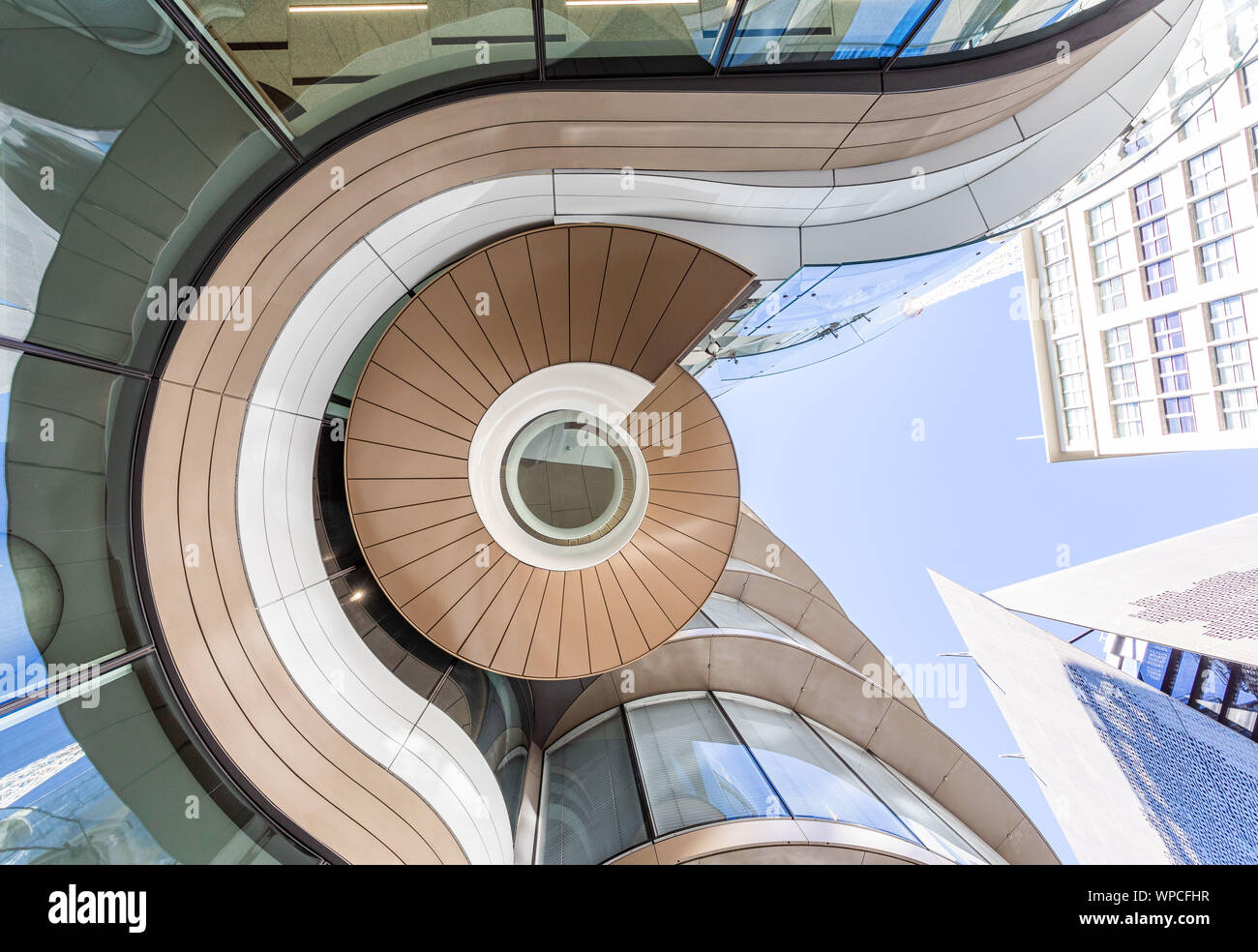 La Universidad de Tecnología de Sydney del nuevo edificio 2 UTS Central. Presentación de imágenes vista exterior de la singular escalera de doble hélice helicoidal Foto de stock