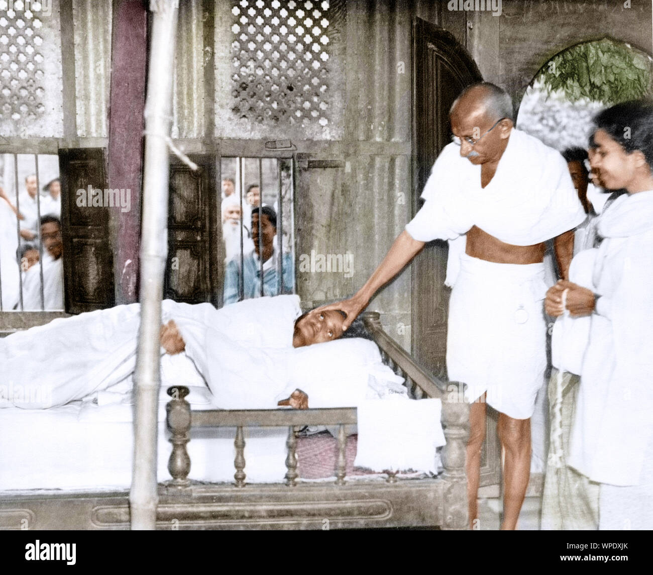 Mahatma Gandhi con Amtus Salam que estل ayunando, Bangladesh, en Asia, 20 de enero de 1947 Foto de stock
