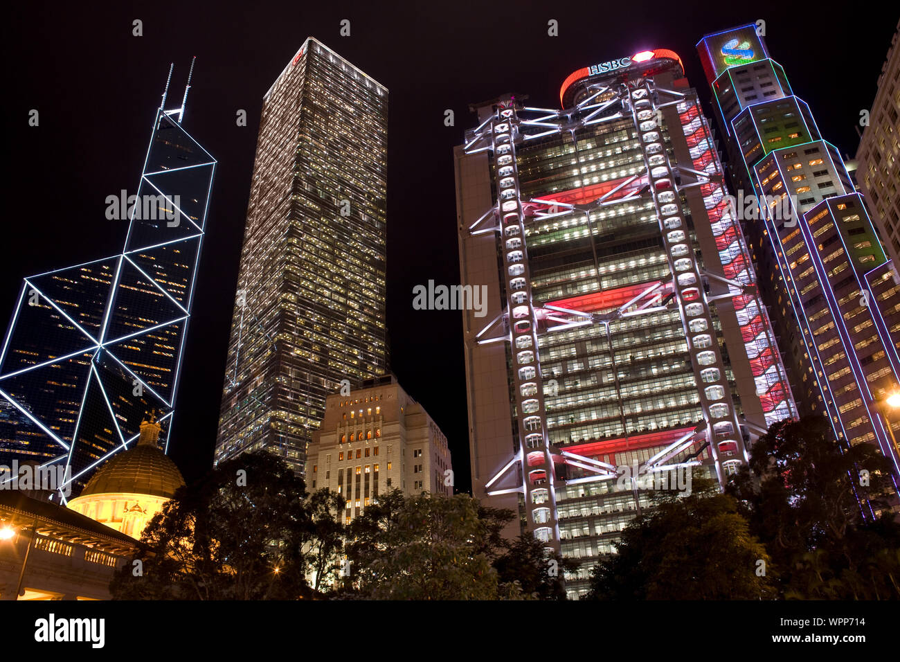 Hong Kong, Almirantazgo, China - El horizonte de edificios corporativos con el Banco de China, diseñada por el arquitecto IM Pei y el HSBC construir Foto de stock
