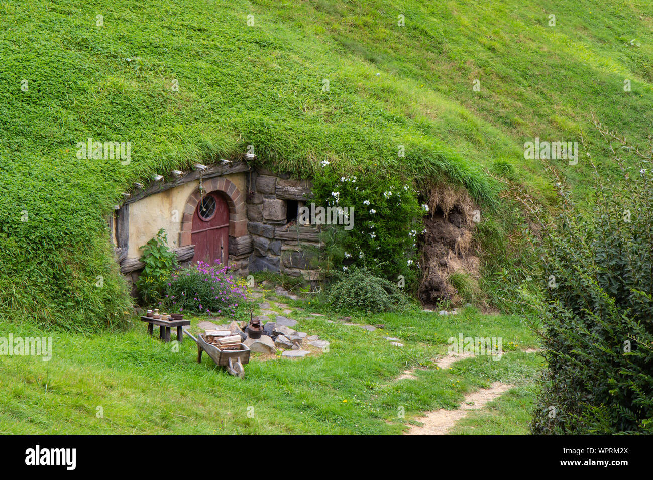 2017, 2 de mayo, de Nueva Zelandia, Matamata, Hobbiton movie set - Puerta del agujero, Hobbit house Foto de stock