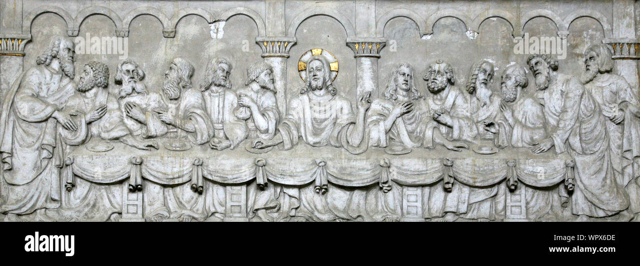 Foto Panoramica De La Ultima Cena La Escultura En La Pared De La